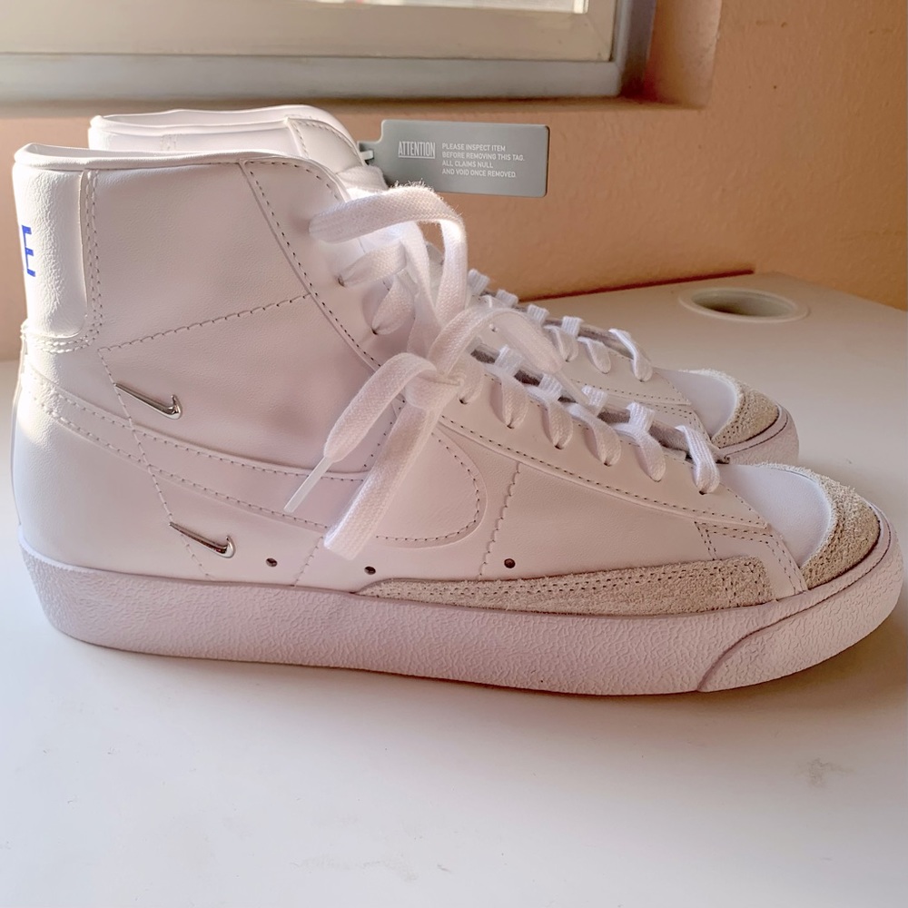 Women’s Blazer Mid ‘77 SE ‘Sisterhood White Metallic Silver’ - Picture 4 of 9